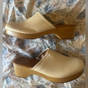 Women's Cream Clogs